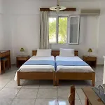 Ξενοδοχείο με διαμερίσματα Anna Maria 4*