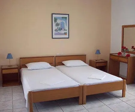 Ξενοδοχείο με διαμερίσματα Anna Maria 4*